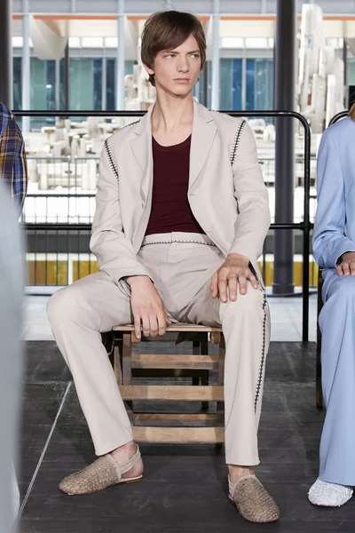 Look 8